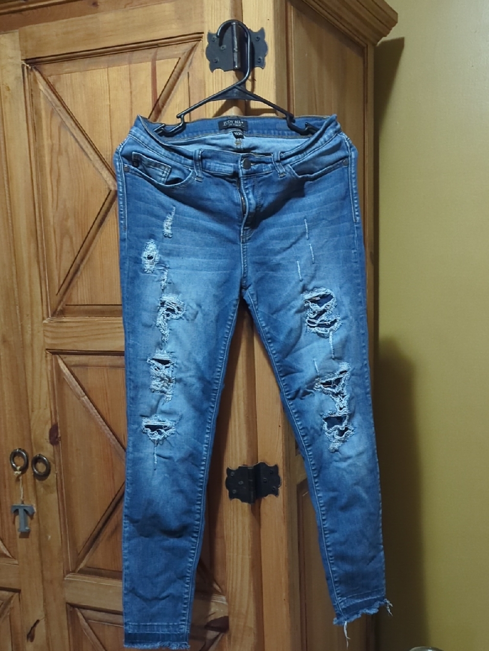 Judy Blue Distressed Skinny Jeans in Medium Blue Wash